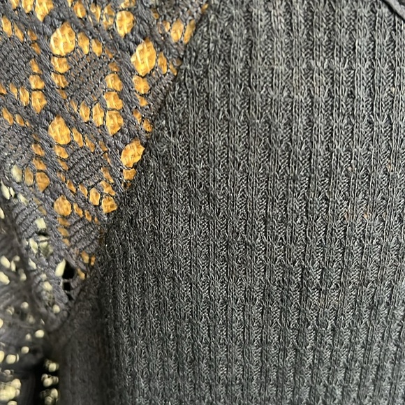 FREE PEOPLE SWEETEST THING LACE SLEEVES THERMAL TOP SMALL - Picture 9 of 16